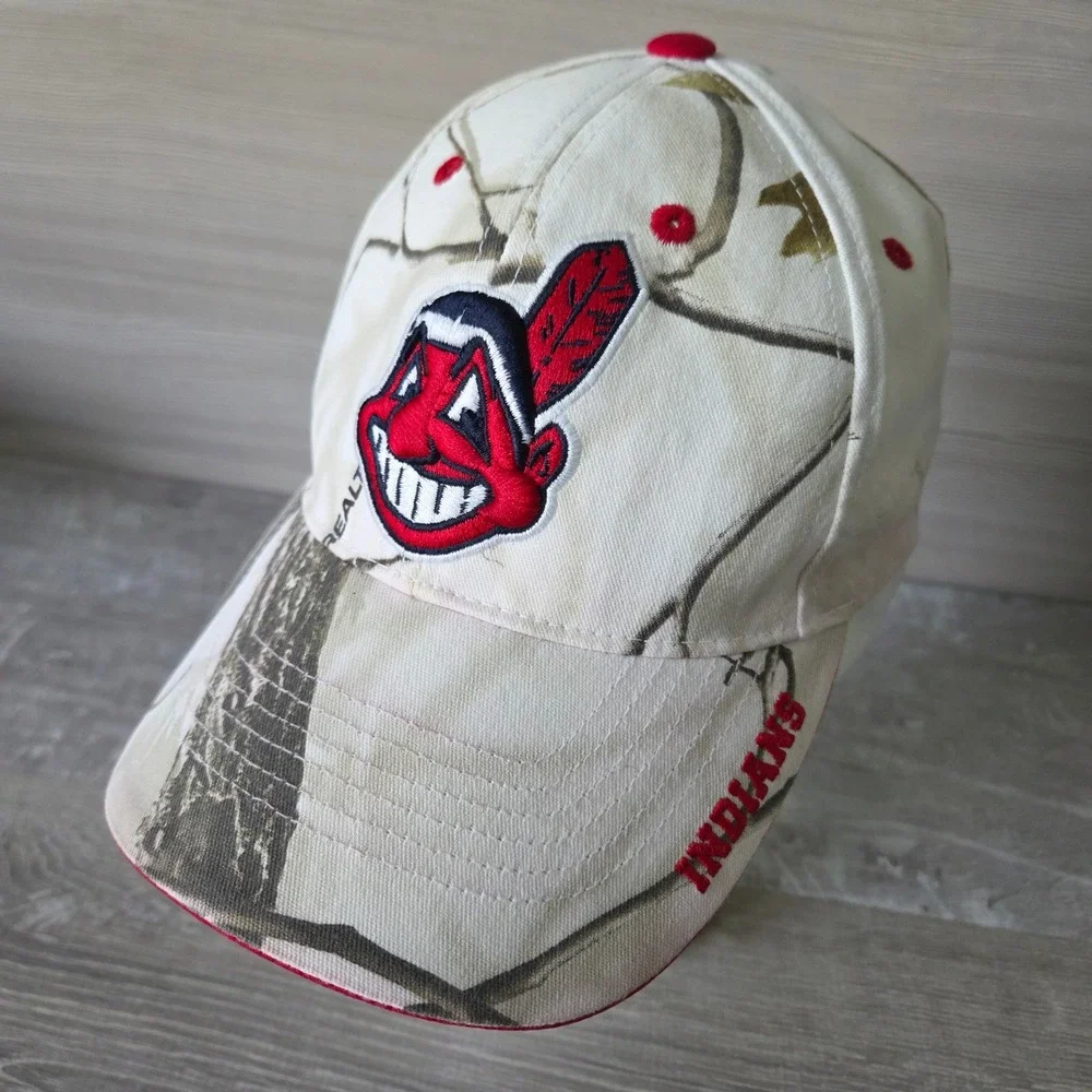 Fan Favorite Cleveland Indians Chief Wahoo Hat White Realtree Camo Cotton OS MLB